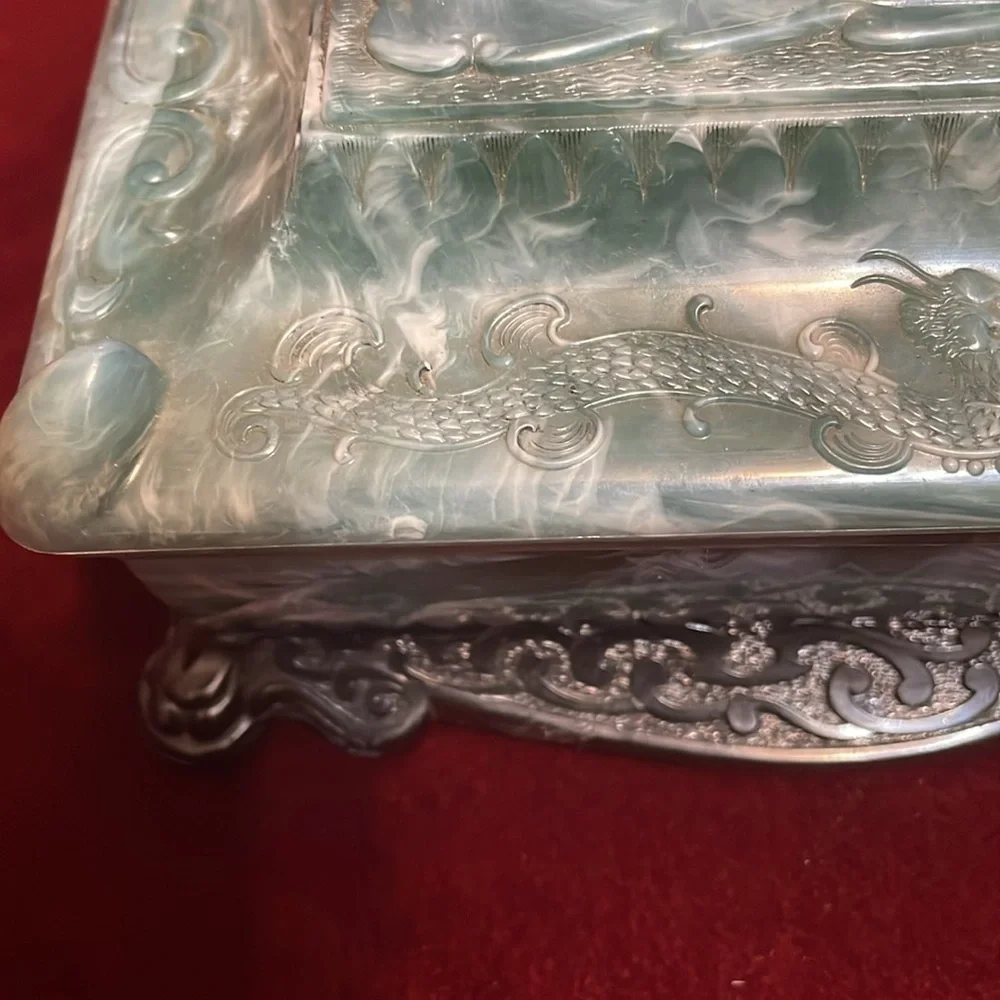 Elegant Green Decorative Bath or jewelry box- vgt plastic 1950's